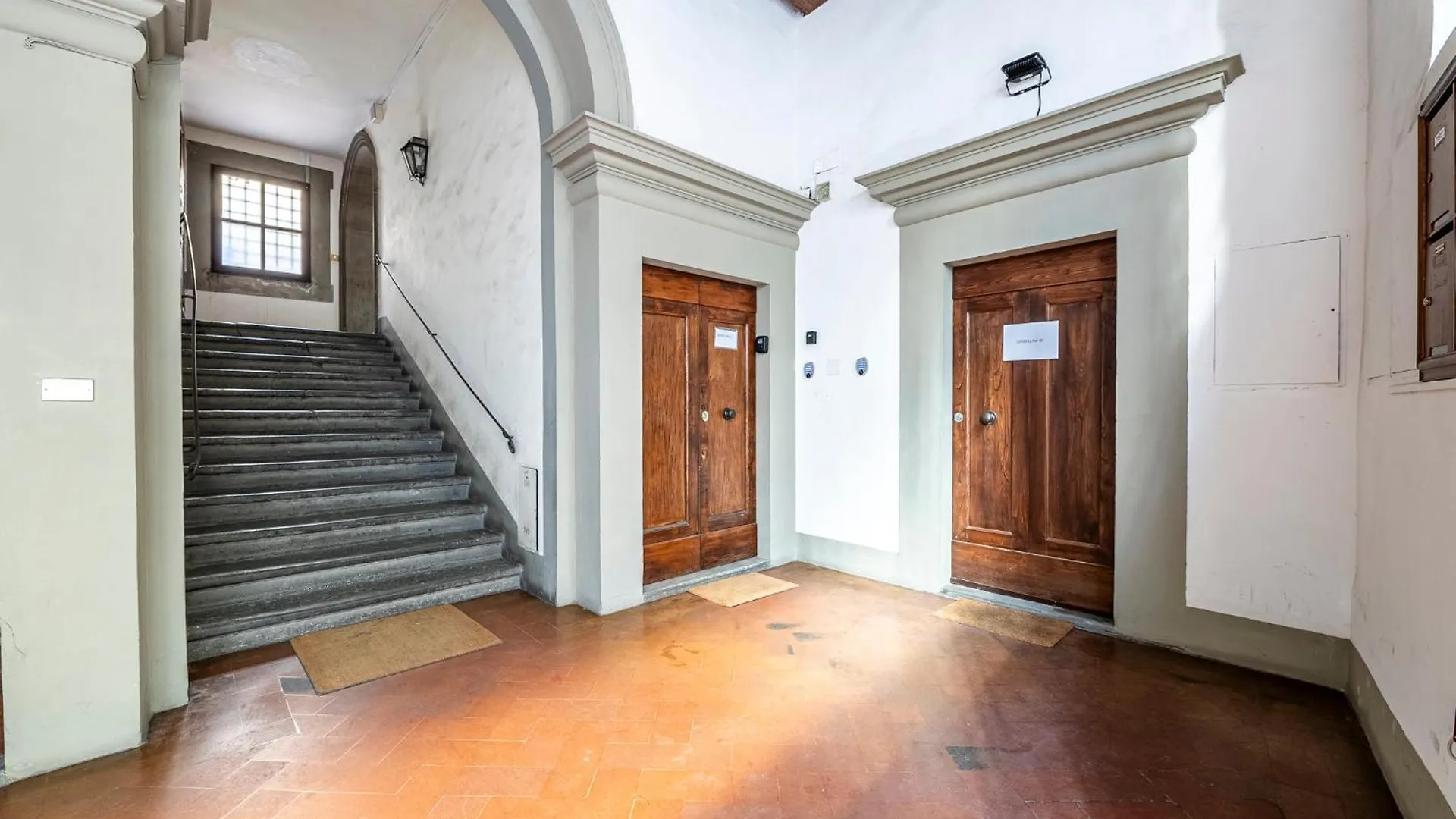 Ground Floor With Patio-Ghibellina 65 Apartment Florence Italy